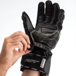RST TracTech Evo 4 Glove Black -Trail Blazers Gear 102666 rst tractech evo 4 ce mens glove black detail beingworn 3